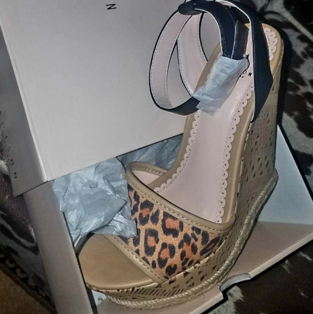 BNIB wedge sandals size 7.5.